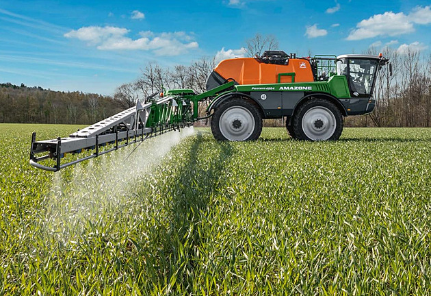 Éra pesticidů končí. Slibované techniky místo nich zatím nejsou povolené