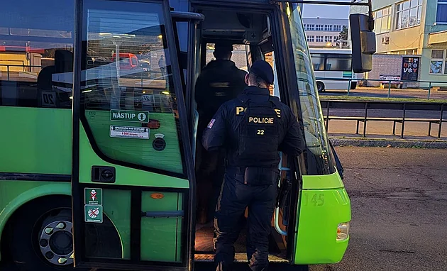 Jede divně, máme strach. Cestující zavolali policii na opilého řidiče autobusu