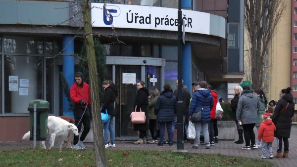 Tlak proti rušení úřadů práce roste a Jurečka připouští změnu plánů. První starostové už slaví úspěchy