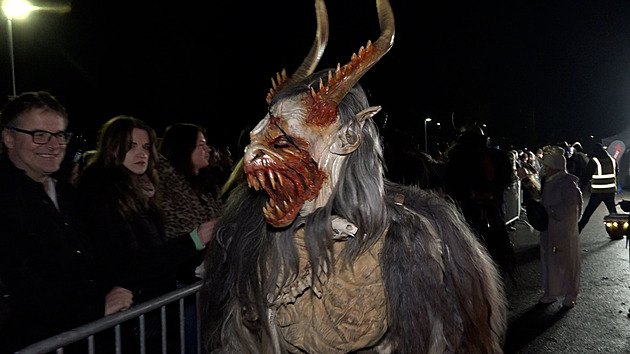 VIDEO: Krampusáci v Praze. Rohaté příšery děsily hříšníky na Výstavišti