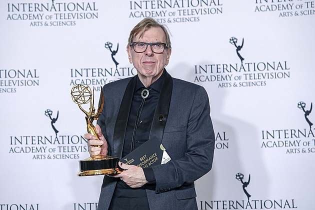 V Mezinárodních cenách Emmy uspěl vinařský seriál Božské kapky i Timothy Spall