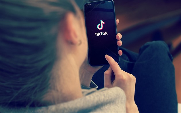 Boj proti úzkosti a stresu. TikTok zakáže dětem zkrášlující filtry