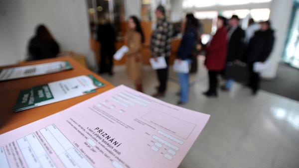 Nezapomněli jste zaplatit? Berní úředníci se zaměřili na Čechy, kteří si předčasně vybírají penzijní spoření