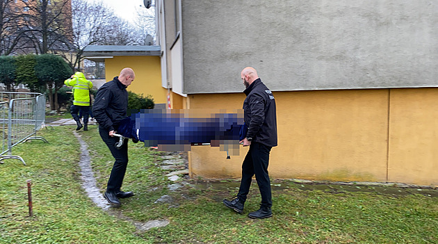 Policie vyšetřuje tragédii v Liberci jako pokus o vraždu, agresor se zabil