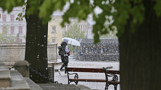 Zima udeří. Na horách přinese až padesát centimetrů sněhu, hrozí i lokální ledovka