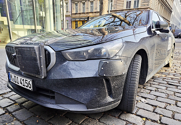 EXKLUZIVNĚ: Prototyp autonomního BMW jsme načapali v Praze