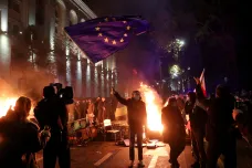 Gruzínská policie rozháněla protestující slzným plynem i vodními děly