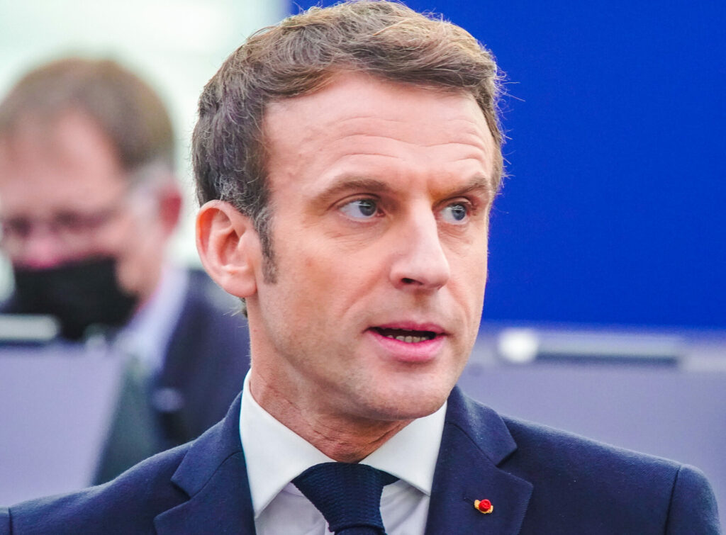 Macron odsoudil ruskou eskalaci na Ukrajině, slíbil další podporu Kyjevu