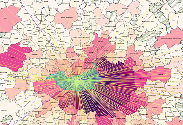 O víkendu mizí z Prahy sto tisíc lidí. Nová aplikace ukazuje, jak lidé cestují
