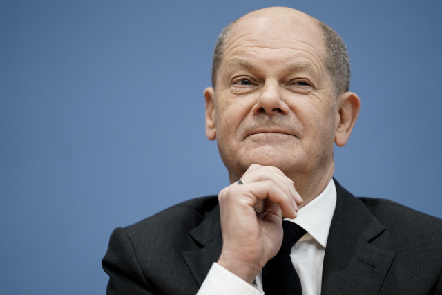 Scholz si volal se Zelenským, podle prezidenta hovořili i o telefonátu s Putinem