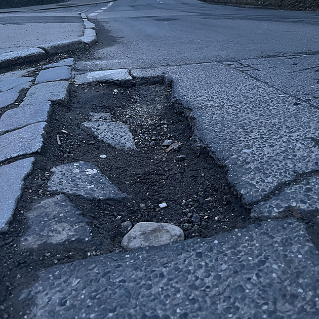 Silnice se opravují neúčelně, stav třetiny byl nevyhovující. ŘSD se brání