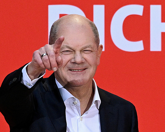 Scholz bojuje o přízeň voličů. Láká na reformy i klid v zahraniční politice