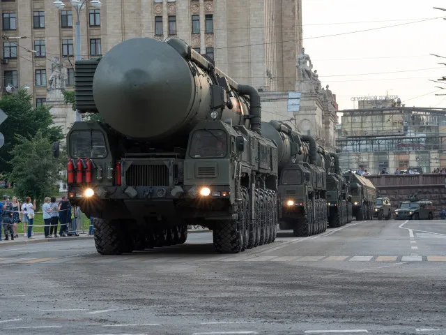 Obávané ruské rakety Orešnik. Šéf Roskosmosu stupňuje napětí