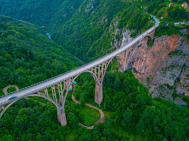 Výzva pro milovníky kol. Nová cyklostezka Trans Dinarica propojila Balkán