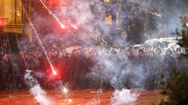 Protesty vGruzii. Prezidentka chce zůstat vefunkci