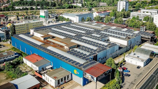 ČEZ a PRE kupují firmy dodávající fotovoltaické elektrárny, posilují tím na Moravě