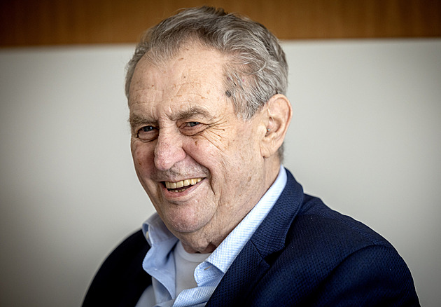 Moje žena je dáma, nic nechtěla, rýpl si Zeman do Pavla ohledně náhrad