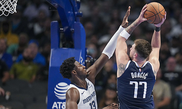 Dončič táhl 37 body Dallas za výhrou a postupem do čtvrtfinále Poháru NBA