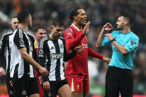 

Liverpool v přestřelce s Newcastlem uhrál pouze bod, Arsenal porazil United

