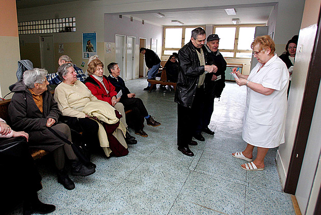 Pacientům nejvíc vadí dlouhé čekání, zdravotnictví v průzkumu dali trojku