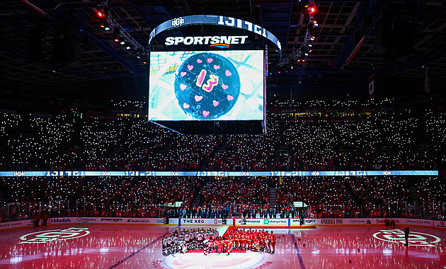 První hvězda zápasu a potlesk vestoje. V Calgary uctili Gaudreauovu památku