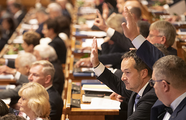 Senát projedná důchodovou reformu, proti je opozice i odbory