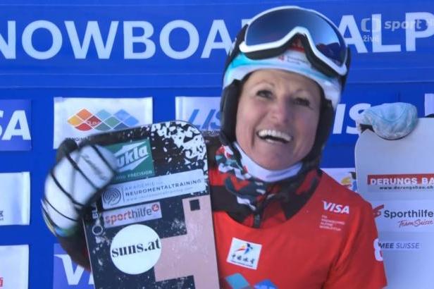 

Rieglerová v 51 letech vybojovala stříbro na SP snowboardistek

