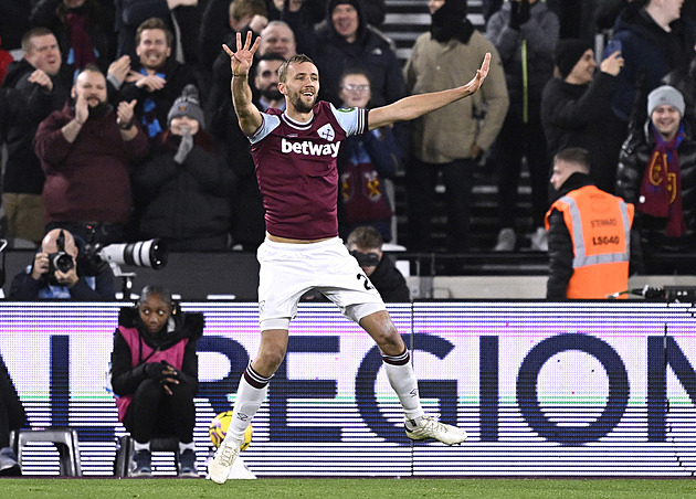 Součkova trefa pomohla k výhře. West Ham v dohrávce porazil Wolverhampton