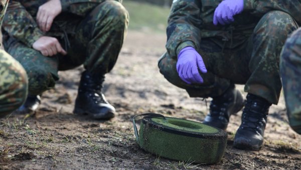 Padají letitá tabu, Finové vracejí do hry zakázané protipěchotní miny. Východní hranice NATO se opevňuje