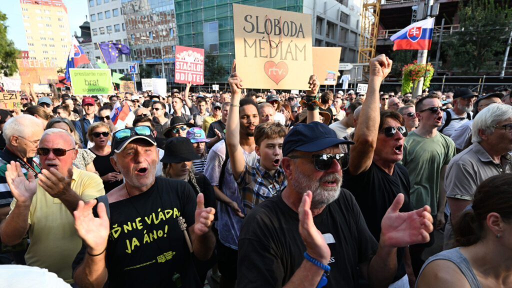 Manuál na destrukci liberální demokracie. Slovenský model: jak otočit kormidlo východním směrem