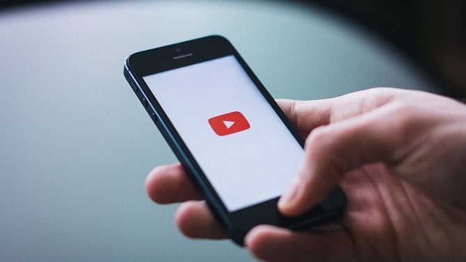 Asociace komerčních televizí podpořila vysílací radu ohledně evidence youtuberů