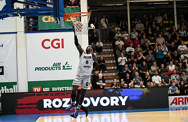 Hráčem měsíce v lize basketbalistů je děčínský Válečník Ogundiran