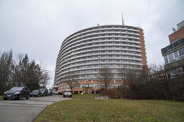 Pozor, má nůž, varovala sousedku pobodaná žena. Násilníkův útok tušila