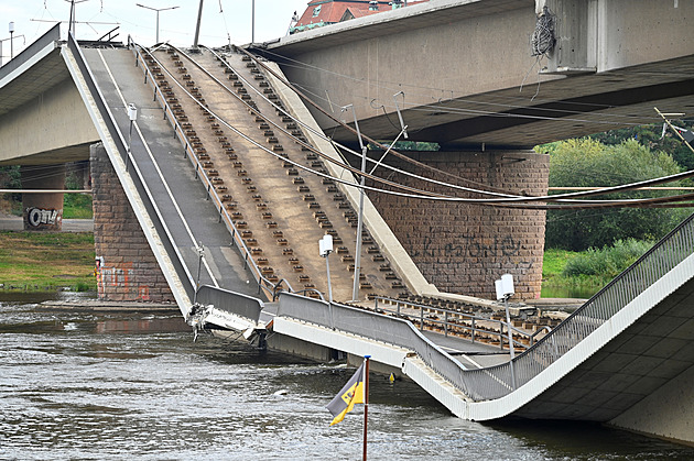 Tři měsíce bez zakázek. Pomalá likvidace drážďanského mostu ochromila dopravu