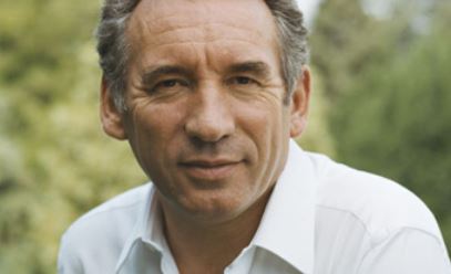 Novým francouzským premiérem bude François Bayrou, vystřídá Barniera