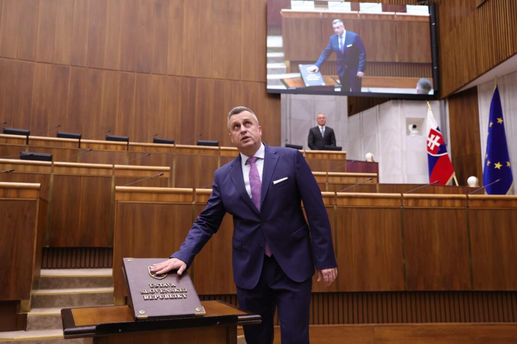 Slovenský parlament čeká změna jednacího řádu. Ve hře je také povinné testování na alkohol