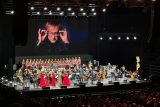 V O2 universum zněly hity Mira Žbirky. Zahrál je symfonický orchestr, záznam vyjde na desce