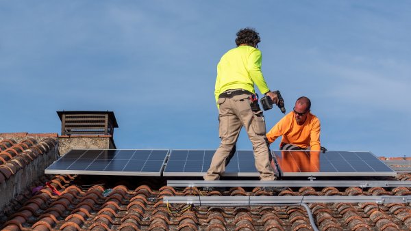 Nová zelená úsporám na domácí solární elektrárny vyschla. Zájemci rozebrali z dotací během týdne více než miliardu korun