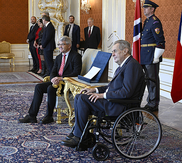 Zemřel norský velvyslanec v ČR Victor Conrad R&#248;nneberg