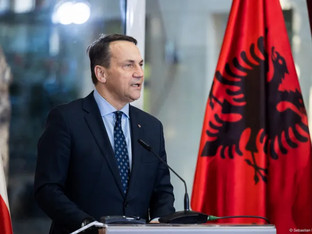 „Nepřátelský čin vůči Polsku.“ Sikorski v pátek oznámí kroky proti Maďarsku