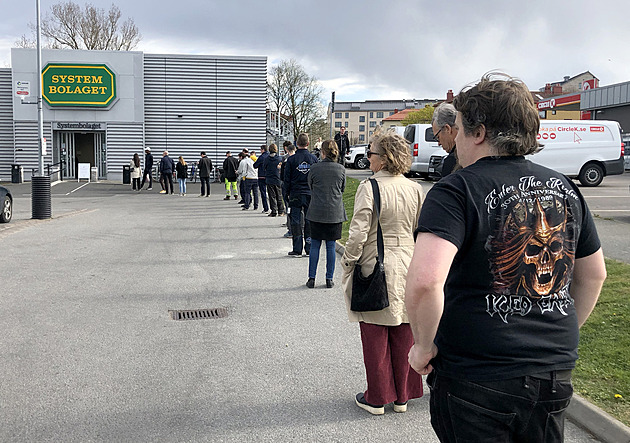 Stále více Švédů slaví Vánoce bez alkoholu. Pomáhá v tom částečná prohibice