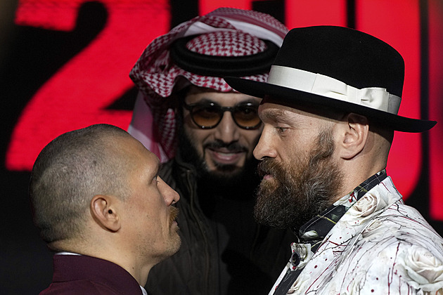 Nekonečný staredown. Fury s Usykem na sebe zírali jedenáct minut