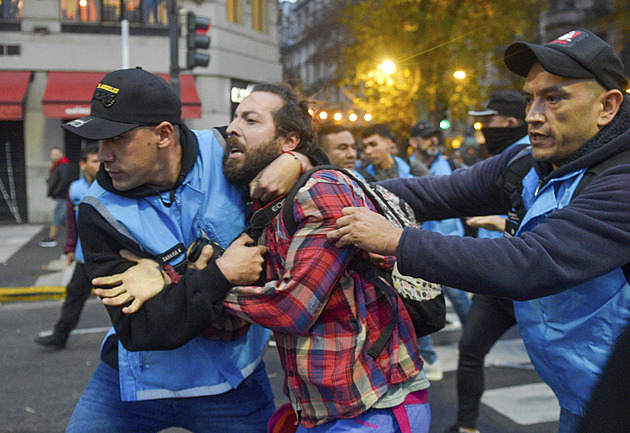 Nižší inflace, rostoucí HDP, ale obrovská chudoba. Jak se žije Argentincům