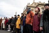 Pro někoho nejsou velké piety příjemné. Soukromá je zlatá střední cesta, míní studentka filozofické fakulty