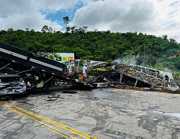 Na jihovýchodě Brazílie se srazil autobus s kamionem. O život přišlo 22 lidí