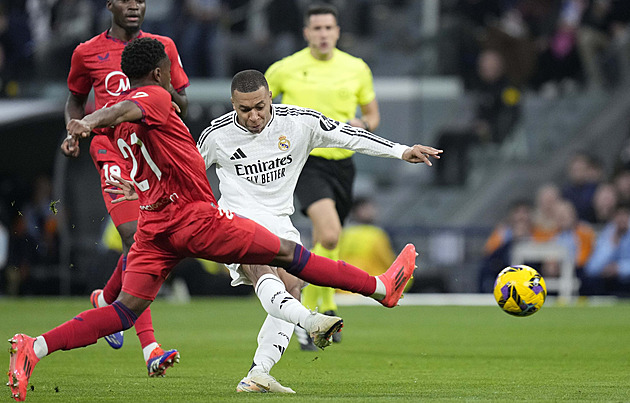 Real Madrid přestřílel Sevillu a dostal se na druhé místo před Barcelonu