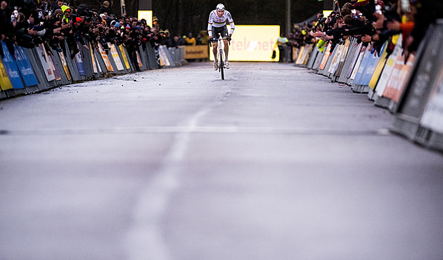 Van der Poel ujel i v druhém cyklokrosu v sezoně všem soupeřům o minutu