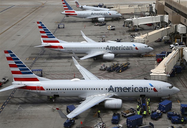 Kolabují všechny lety American Airlines, v nejrušnější den řeší technické potíže