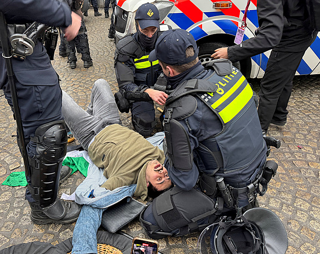 V Amsterdamu odsoudili muže za násilí proti Izraelcům, dostali několik měsíců