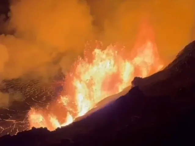 VIDEO: Na Havaji se probudila sopka Kilauea. Noční podívanou sledují davy